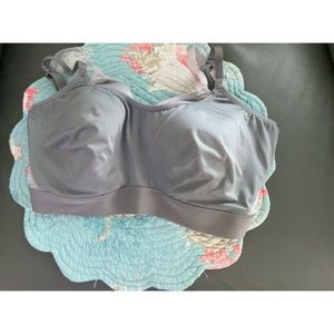 Gravity Contour Underwire Sports Bra
NATORI